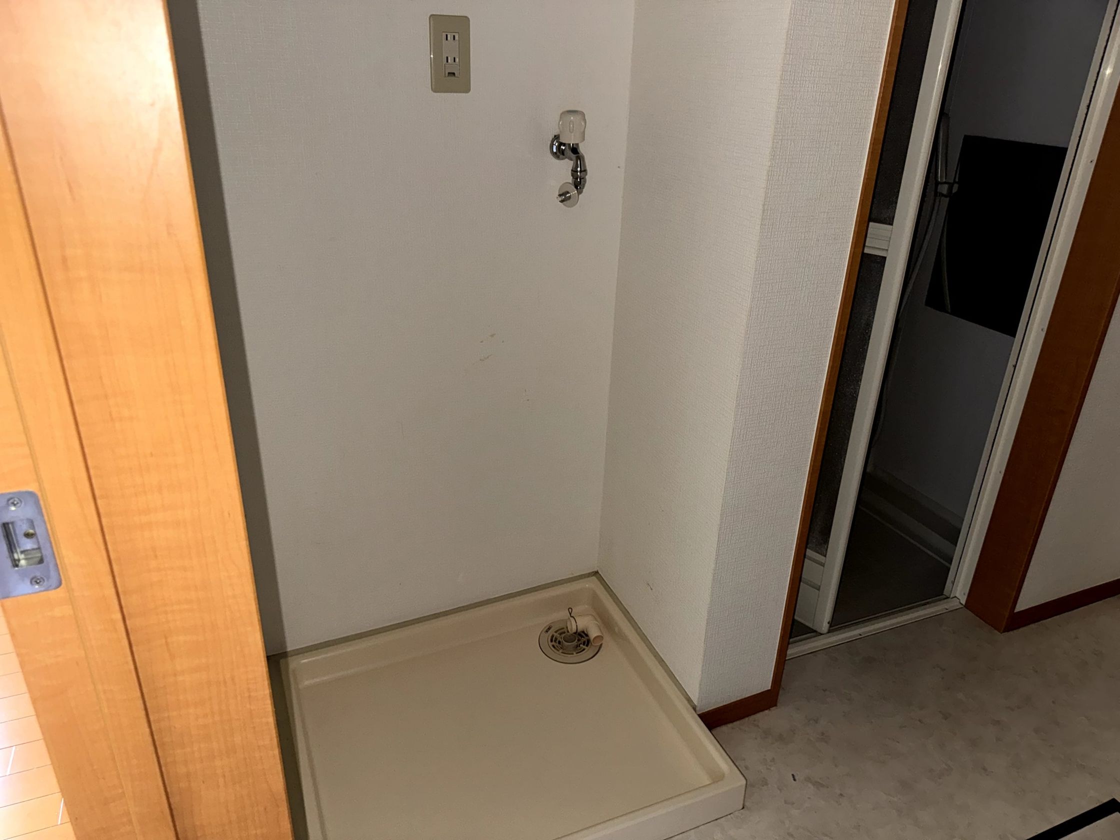 防水パンのある洗濯機置き場